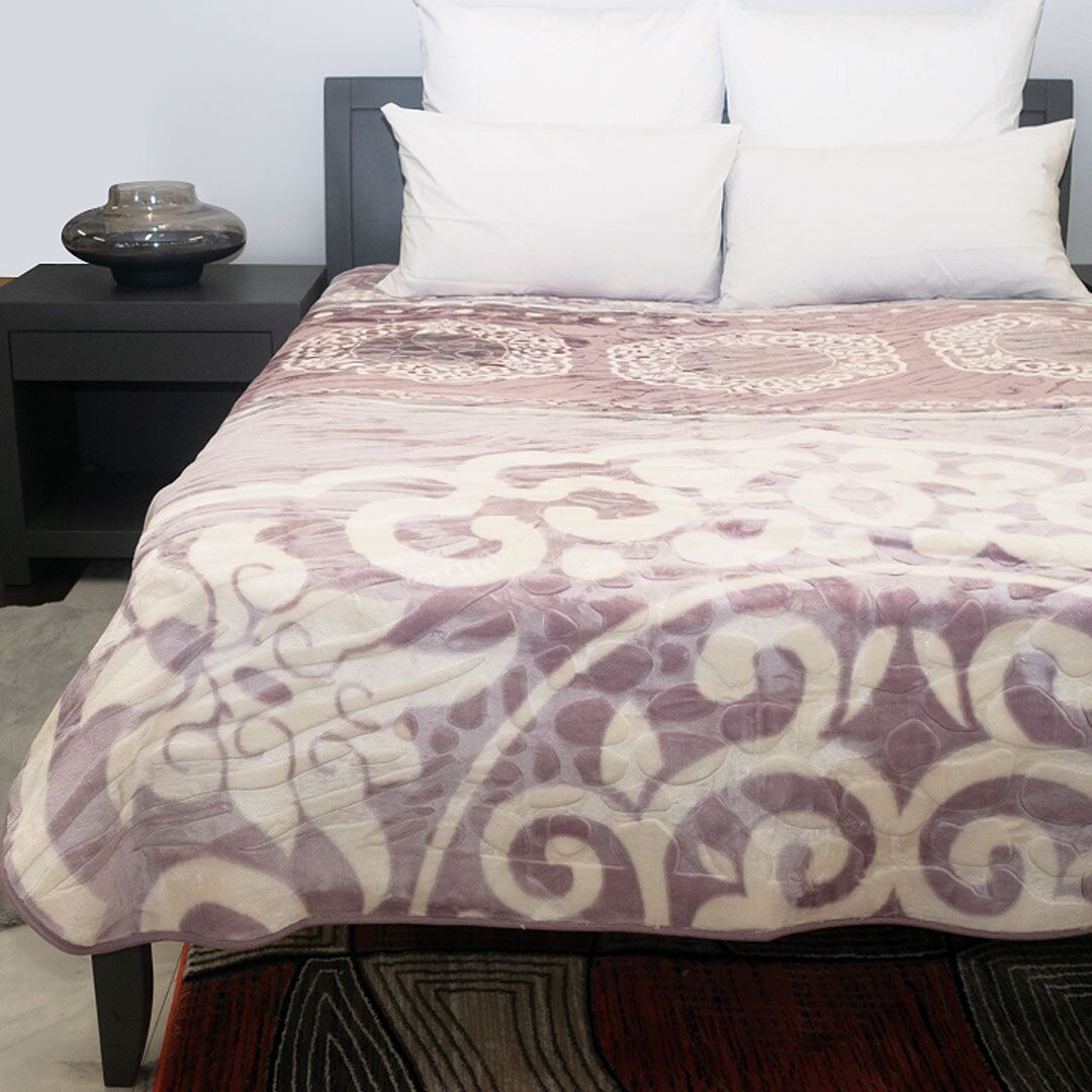 LN01743_1.jpg Three Quater Blanket - Image 1